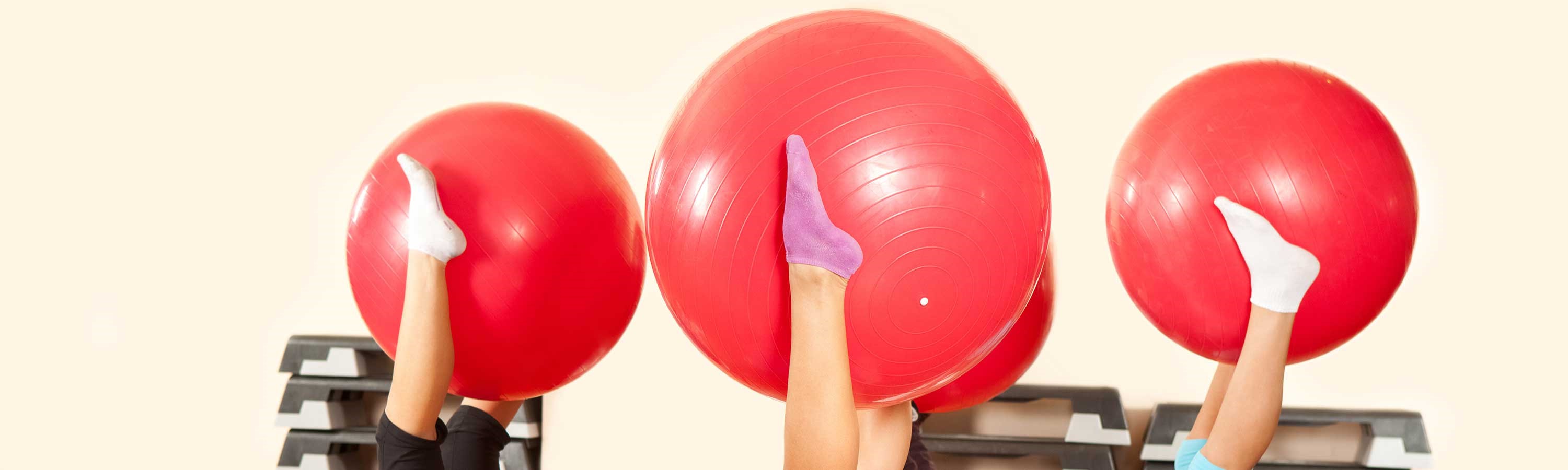 Mit unserer Krankengymnastik stellen wir Ihre Bewegungsfähigkeiten wieder her, damit Sie wieder Freude am Leben haben