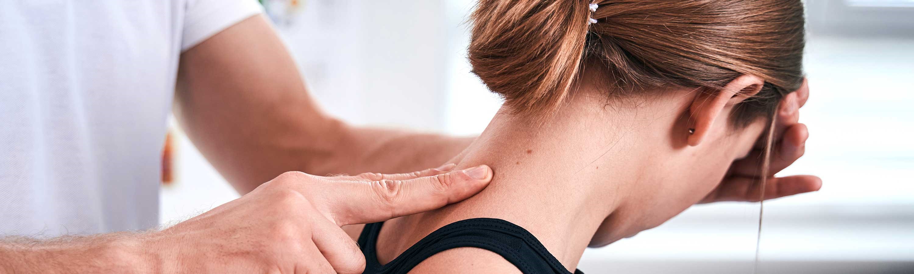 Wir bieten Ihnen manuelle Therapie an, in welcher verschiedene Handgriffstechniken zum Einsatz kommen, die der Diagnostik als auch der Therapie dienen